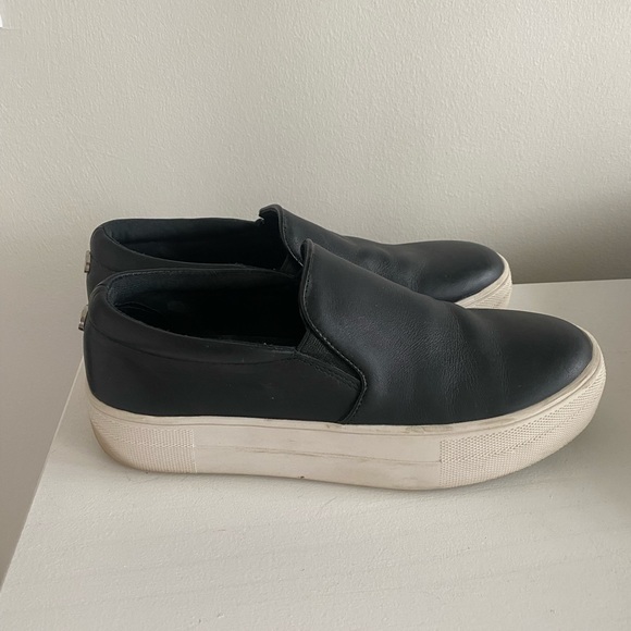 Steve Madden Gills Sneaker - Picture 4 of 5